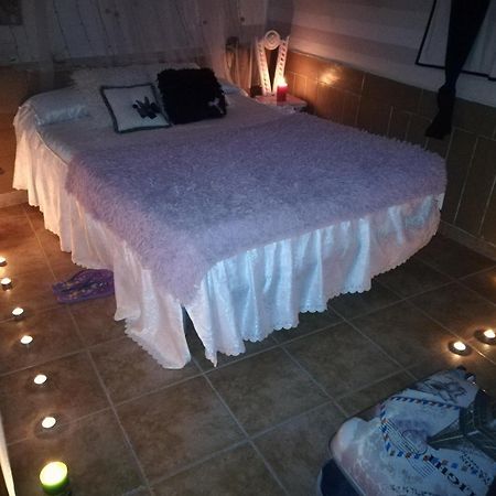 Los Angeles Del Romero Guest House Gatova Ngoại thất bức ảnh
