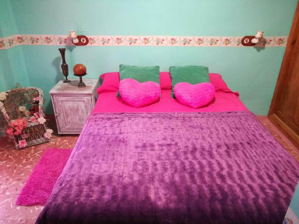 Los Angeles Del Romero Guest House Gatova Ngoại thất bức ảnh