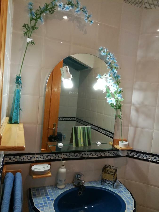 Los Angeles Del Romero Guest House Gatova Ngoại thất bức ảnh